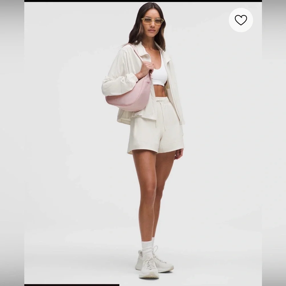 Lululemon City Essentials Shoulder Bag 4L - Picture 4 of 6